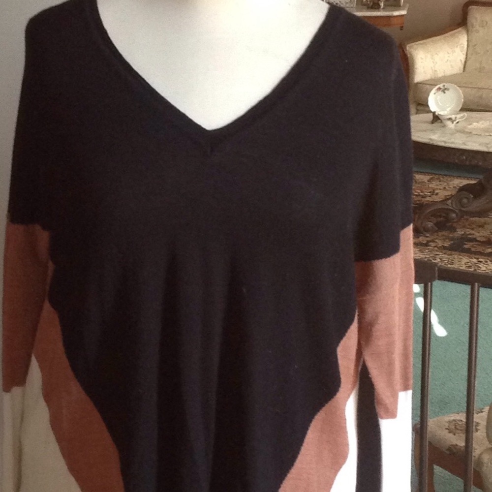 Muti-Colored women's long sleeved top.